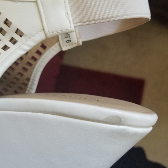 Chinese Laundry White Wedge Sandals - Picture 6 of 6